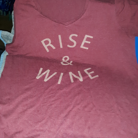 Set of 2 women's wine Tees - Picture 4 of 4